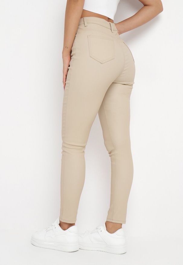 Born2be - Beżowe Modelujące Spodnie Skinny z Kieszeniami Envoi. Okazja: na co dzień. Kolor: beżowy. Styl: casual, elegancki