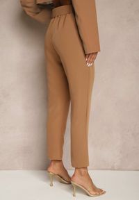 Renee - Brązowe Spodnie z Paskiem Eudeaa. Kolor: brązowy. Materiał: materiał. Długość: długie. Wzór: jednolity. Styl: elegancki