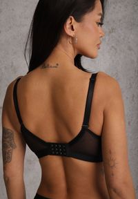 Renee - Czarny Biustonosz z Metaliczną Aplikacją i Perforacją Dredefia. Kolor: czarny. Materiał: jeans. Wzór: aplikacja #5