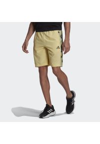 Adidas - Tkane szorty adidas Essentials BrandLove. Kolor: żółty, wielokolorowy, zielony