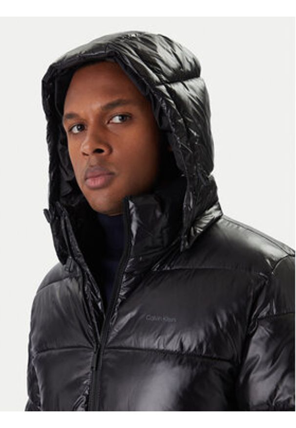 Calvin Klein Kurtka zimowa LV04LD539G Czarny Regular Fit. Kolor: czarny. Materiał: syntetyk. Sezon: zima