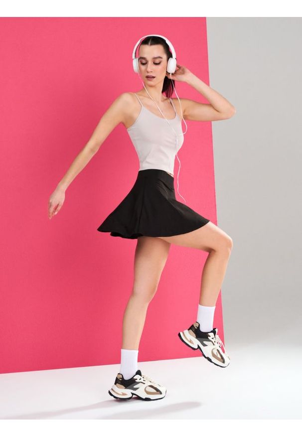 Sinsay - Spódnico-spodenki Gym Hard - czarny. Kolor: czarny