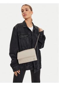 Calvin Klein Jeans Torebka Micro Mono Ew Flap25 Pu K60K611947 Beżowy. Kolor: beżowy. Materiał: skórzane