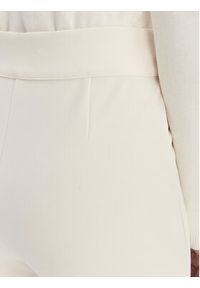 Guess Spodnie materiałowe W4YB01 KCBO2 Beżowy Flare Fit. Kolor: beżowy. Materiał: syntetyk #2