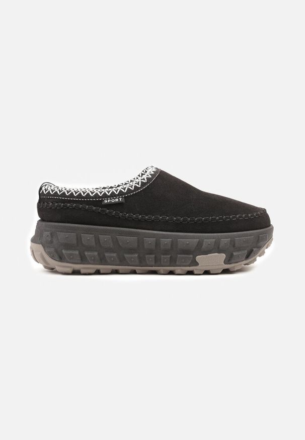 Born2be - Czarne Niskie Śniegowce na Grubej Tłoczonej Podeszwie Arevire. Okazja: na co dzień. Kolor: czarny. Materiał: jeans. Styl: casual