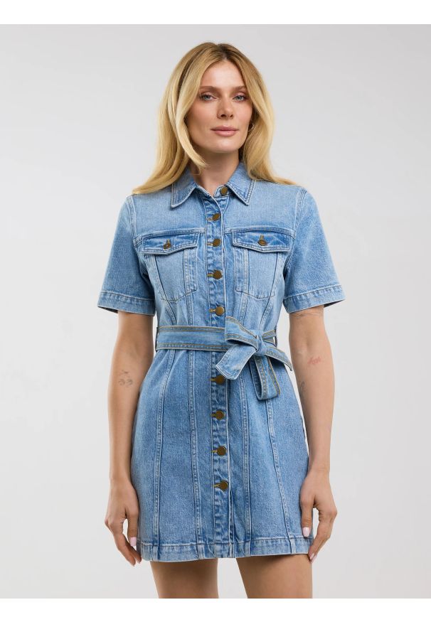 Big-Star - Sukienka damska mini jeansowa z krótkim rękawem niebieska Josie 304. Okazja: na co dzień. Kolor: niebieski. Materiał: jeans. Długość rękawa: krótki rękaw. Sezon: lato. Styl: klasyczny, casual. Długość: mini