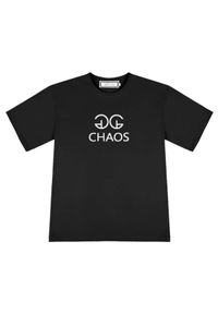 CHAOS BY MARTA BOLIGLOVA - Czarny t-shirt z kontrastowym logo. Kolor: czarny. Materiał: bawełna. Wzór: nadruk