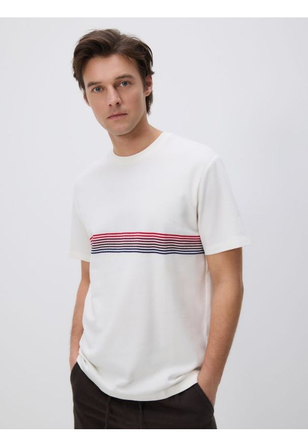 Reserved - T-shirt regular z bawełny - złamana biel. Materiał: bawełna