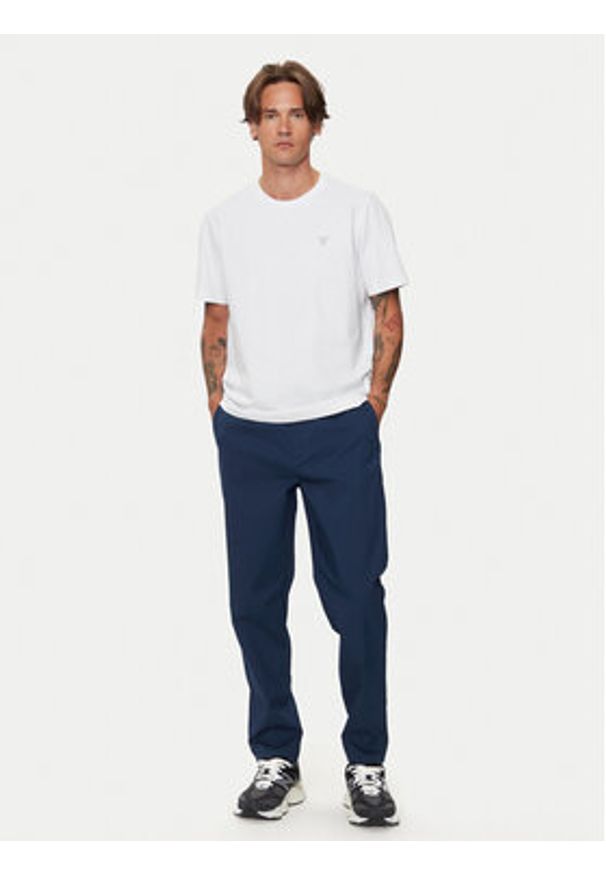 New Balance Spodnie materiałowe Athletics Standard MP43554NNY Granatowy Regular Fit. Kolor: niebieski. Materiał: bawełna