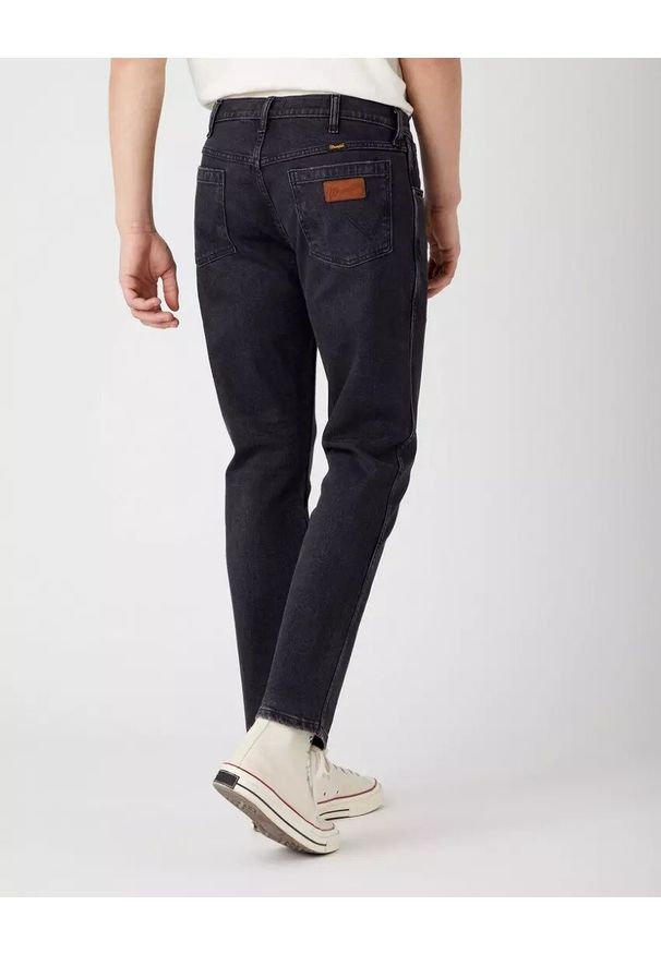 Wrangler - WRANGLER LARSTON MĘSKIE SPODNIE JEANSOWE JEANSY AUTHENTIC BLACK W18S8912V 112324512