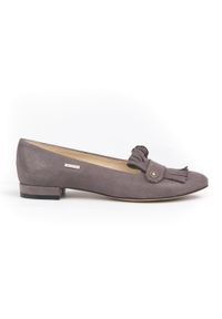 Zapato - balerinki z frędzlami - skóra naturalna - model 046 - kolor szary (36). Zapięcie: bez zapięcia. Kolor: szary. Materiał: skóra. Wzór: kolorowy, motyw zwierzęcy, kwiaty. Obcas: na obcasie. Styl: klasyczny. Wysokość obcasa: średni #1