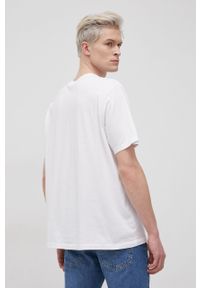 Levi's® - Levi's T-shirt bawełniany kolor biały z nadrukiem. Okazja: na spotkanie biznesowe. Kolor: biały. Materiał: bawełna. Wzór: nadruk. Styl: biznesowy