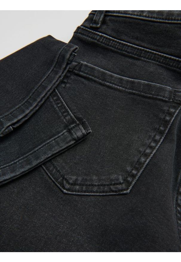 Reserved - Jeansy slim z dłuższą nogawką - czarny. Kolor: czarny. Długość: długie
