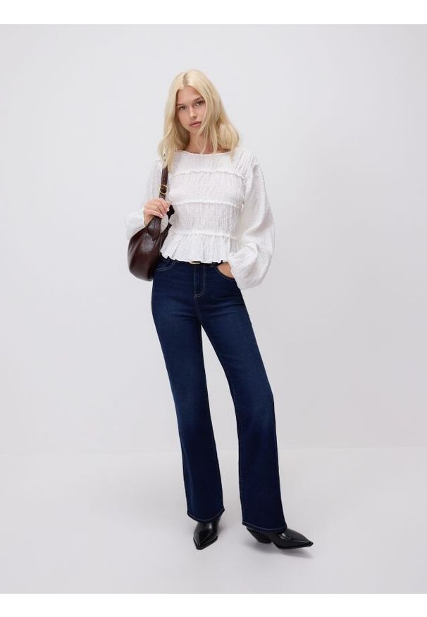 Reserved - Jeansy flare z wysokim stanem - granatowy. Stan: podwyższony. Kolor: niebieski