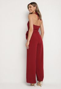 Born2be - Bordowy Taliowany Kombinezon z Paskiem Wiązaniem i Odkrytymi Plecami Malurea. Okazja: na co dzień, na imprezę. Kolor: czerwony. Materiał: jeans. Sezon: lato. Styl: casual #3