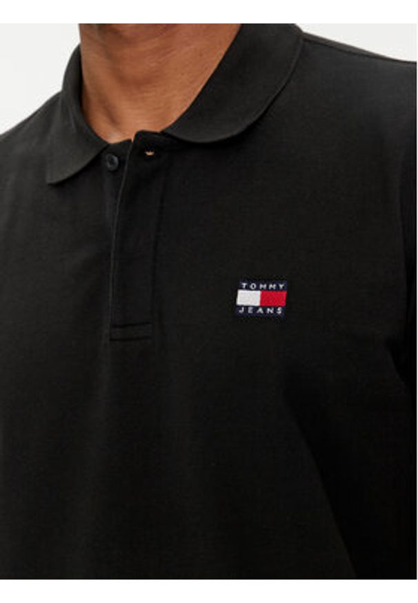 Tommy Jeans Polo Badge DM0DM18314 Czarny Regular Fit. Typ kołnierza: polo. Kolor: czarny. Materiał: bawełna