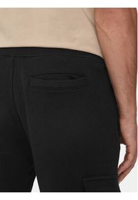 Guess Spodnie dresowe Aldwin Z4YB08 KAIJ1 Czarny Regular Fit. Kolor: czarny. Materiał: bawełna