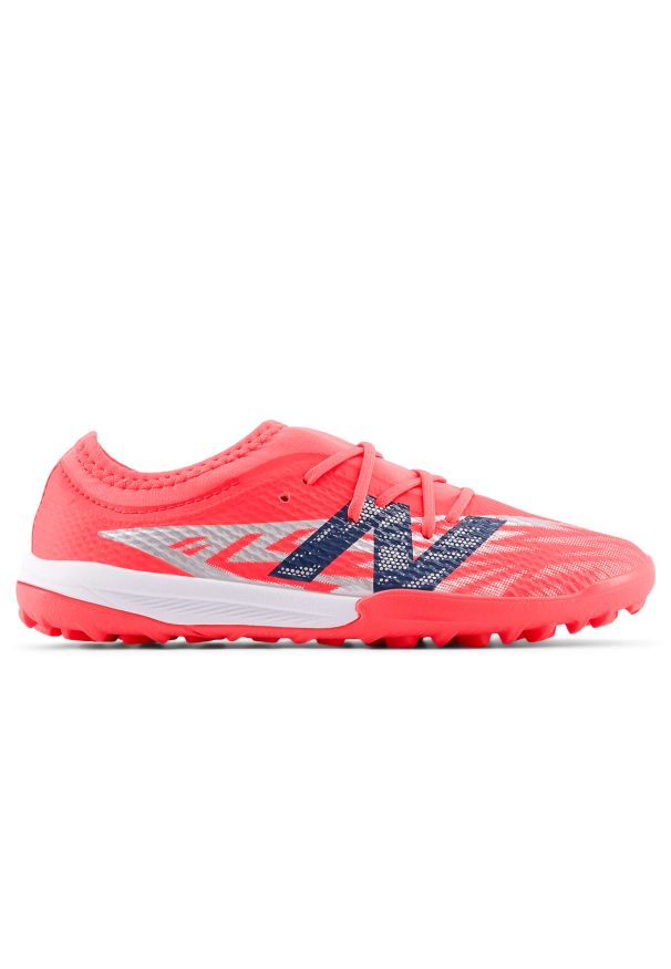 Turfy dziecięce New Balance FURON TEAM JNR TF V8 SJF3TMP8 – czerwone. Kolor: czerwony. Materiał: materiał, syntetyk. Szerokość cholewki: normalna. Sezon: zima. Sport: piłka nożna