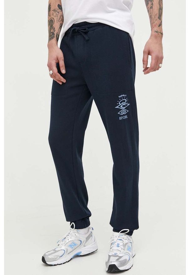 Rip Curl spodnie dresowe kolor granatowy z nadrukiem. Kolor: niebieski. Materiał: dresówka. Wzór: nadruk