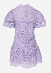 Born2be - Fioletowa Sukienka Cilleis. Typ kołnierza: kołnierzyk stójkowy. Kolor: fioletowy. Materiał: koronka. Wzór: ażurowy, aplikacja, koronka. Styl: elegancki. Długość: mini #3