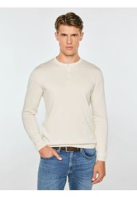 Big-Star - sweter męski bawełniany perłowy finos 103. Kolor: kremowy. Materiał: bawełna. Wzór: aplikacja. Styl: klasyczny #1