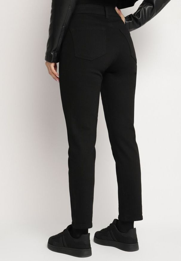 Born2be - Czarne Dopasowane Spodnie z Bawełną Delavella. Okazja: na co dzień. Kolor: czarny. Materiał: bawełna. Styl: casual, elegancki