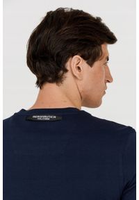 Aeronautica Militare - AERONAUTICA MILITARE Granatowy bawełniany t-shirt męski, Rozmiar L. Kolor: niebieski. Materiał: bawełna. Długość rękawa: krótki rękaw. Długość: krótkie. Wzór: haft