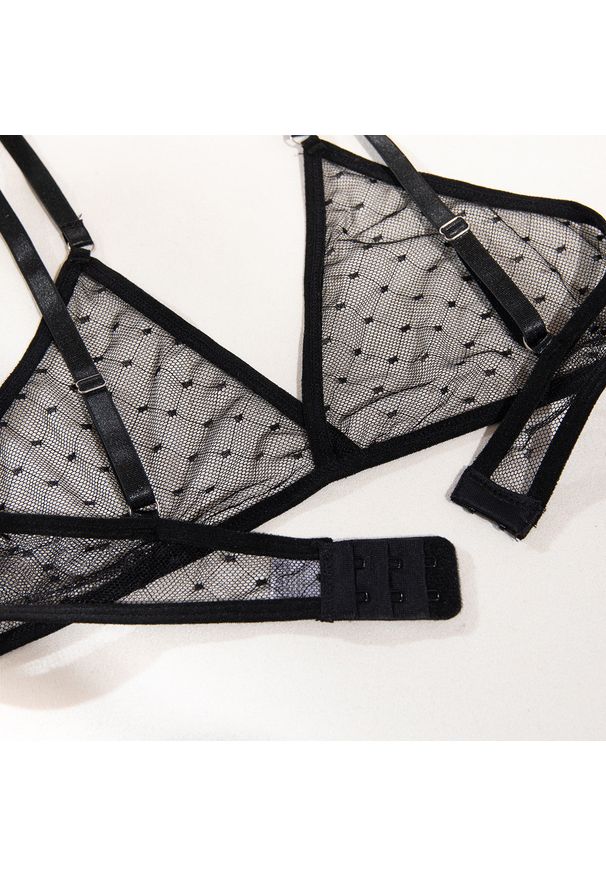 Intica - Komplet bielizny z delikatnych materiałów na romantyczne wieczory Carmelita. Kolor: biały. Materiał: materiał