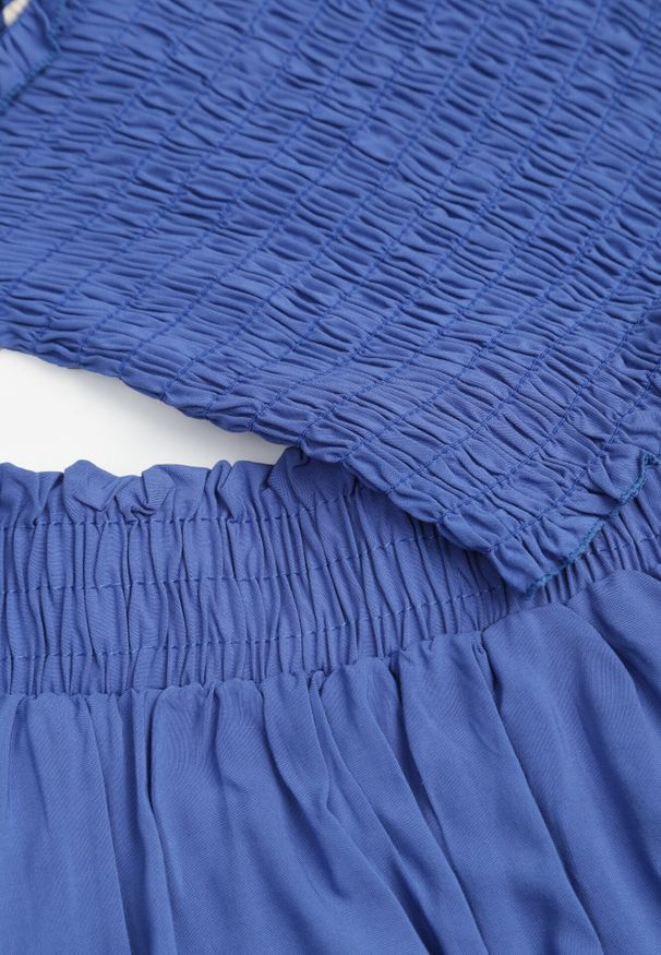 Born2be - Niebieski Bawełniany Komplet Krótki Top bez Ramiączek Szorty z Gumką w Pasie i Falbanką Tesmara. Kolor: niebieski. Materiał: bawełna