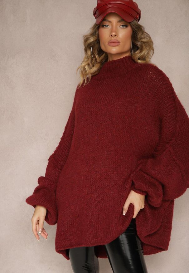 Renee - Bordowy Golf Oversize z Wełną z Opadającą Linią Ramion Lilirea. Okazja: na co dzień. Typ kołnierza: golf. Kolor: czerwony. Materiał: wełna. Styl: elegancki, casual