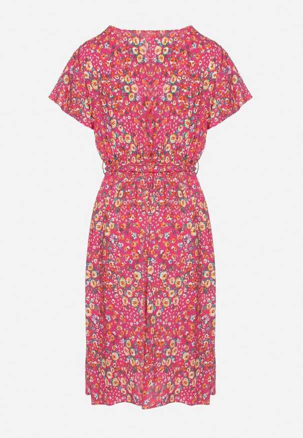 Born2be - Różowa Wiskozowa Kopertowa Sukienka Wiązana Materiałowym Sznurkiem z Gumką w Talii Zanlea. Typ kołnierza: dekolt w kształcie V. Kolor: różowy. Materiał: wiskoza, materiał. Długość rękawa: krótki rękaw. Sezon: lato. Typ sukienki: kopertowe