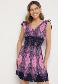 Born2be - Różowa Sukienka Rozkloszowana ze Ściągaczami przy Ramionach w Abstrakcyjny Wzór Filinea. Okazja: na co dzień, na imprezę. Typ kołnierza: dekolt w kształcie V. Kolor: różowy. Materiał: jeans. Typ sukienki: rozkloszowane, proste. Styl: klasyczny, casual, elegancki #5