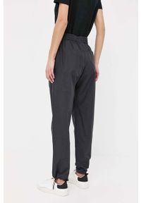 Rains spodnie 18700 Woven Pants Regular kolor czarny proste high waist. Stan: podwyższony. Kolor: czarny. Materiał: tkanina #4