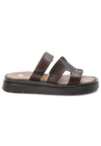 Klapki damskie Armodo, cholewka ze skóry naturalnej z ażurowymi perforacjami szeroki pasek z regulacją na rzep, brązowe, 40440. Okazja: na co dzień. Kolor: brązowy. Materiał: skóra. Wzór: ażurowy. Sezon: lato. Styl: casual, klasyczny, elegancki #5