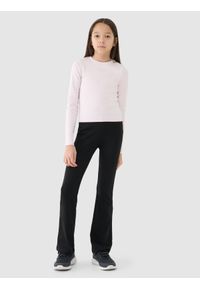 4f - Longsleeve slim gładki dziewczęcy - beżowy. Okazja: na co dzień. Kolor: beżowy. Materiał: bawełna, elastan, dzianina, materiał. Długość rękawa: długi rękaw. Długość: długie. Wzór: gładki. Styl: sportowy, casual, klasyczny