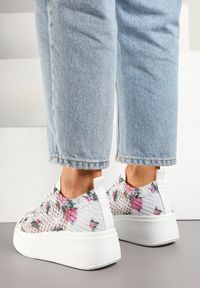 Born2be - Białe Sneakersy Vices z Grubą Podeszwą i Kwiatową Ażurową Cholewką Ardisov. Okazja: na co dzień. Kolor: biały. Materiał: jeans. Szerokość cholewki: normalna. Wzór: ażurowy, kwiaty #6