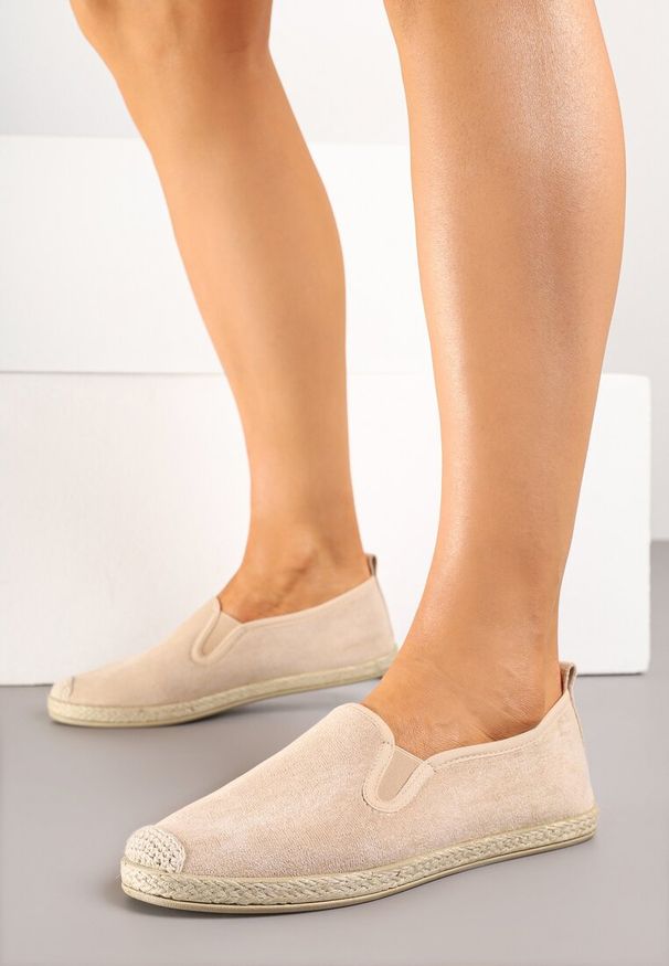 Renee - Beżowe Espadryle ze Zdobieniami z Plecionki i Elastycznymi Wstawkami Nitaziela. Okazja: na co dzień. Kolor: beżowy. Materiał: jeans. Wzór: aplikacja. Styl: elegancki, casual