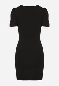 Born2be - Czarna Dopasowana Sukienka z Kopertowym Dekoltem Hallimea. Okazja: na imprezę. Typ kołnierza: dekolt kopertowy. Kolor: czarny. Wzór: aplikacja. Typ sukienki: kopertowe. Styl: elegancki, klasyczny #7