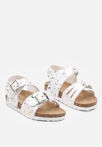 Born2be - Białe Płaskie Sandały z Imitacji Skóry Zapinane na Rzep i Sprzączki Dorfalia. Okazja: na co dzień. Zapięcie: rzepy. Kolor: biały. Materiał: skóra. Styl: casual