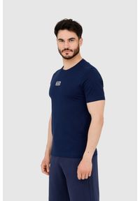 EA7 Emporio Armani - EA7 Granatowy t-shirt męski z naszywką z logo, Rozmiar S. Kolor: niebieski. Wzór: aplikacja