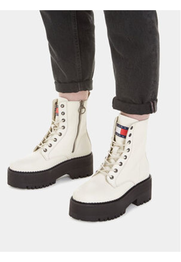 Tommy Jeans Botki Tjw Boot Zip Up EN0EN02305 Biały. Kolor: biały. Materiał: skóra