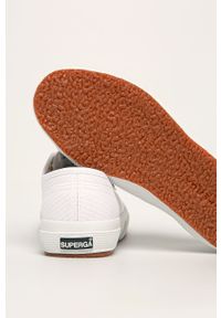 Superga - Tenisówki. Nosek buta: okrągły. Zapięcie: sznurówki. Kolor: biały. Materiał: syntetyk, materiał. Szerokość cholewki: normalna. Obcas: na obcasie. Wysokość obcasa: niski #4
