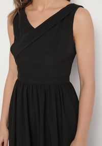 Born2be - Czarna Klasyczna Rozkloszowana Sukienka Vices Tolissela. Okazja: na co dzień. Kolor: czarny. Wzór: aplikacja, gładki. Styl: klasyczny #2