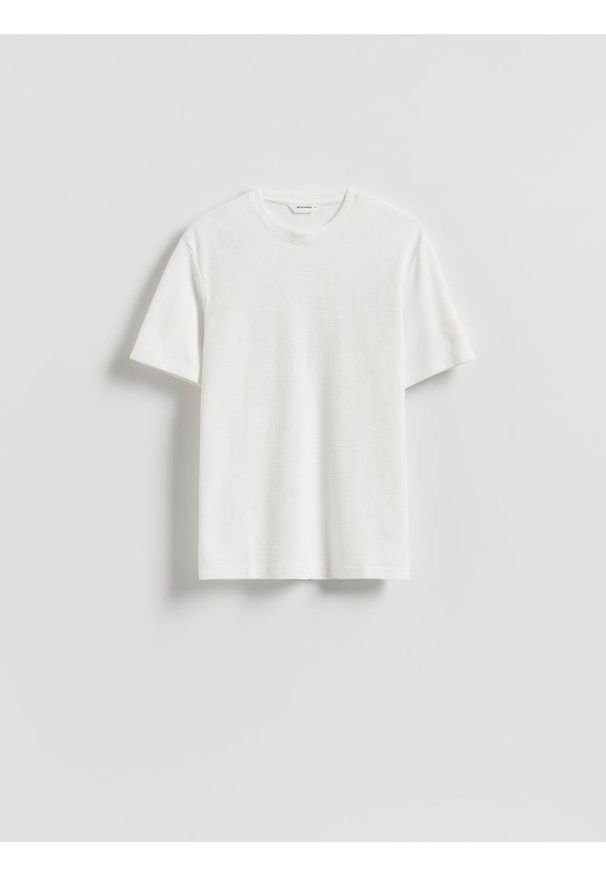 Reserved - Strukturalny t-shirt comfort fit - złamana biel. Materiał: bawełna, dzianina