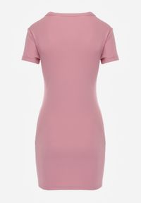 Renee - Różowa T-shirtowa Sukienka z Bawełny w Stylu Basic Retine. Okazja: na co dzień. Kolor: różowy. Materiał: bawełna. Długość rękawa: krótki rękaw. Typ sukienki: proste, oversize. Styl: rockowy, elegancki, casual #2