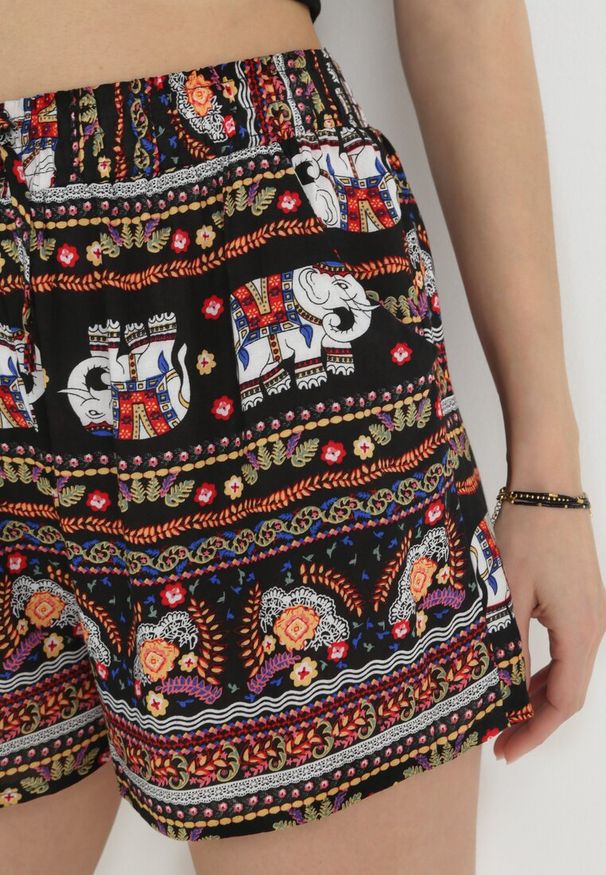 Born2be - Czerwone Bawełniane Szorty z Gumką w Pasie i Indyjskim Wzorem Jaleana. Kolor: czerwony. Materiał: bawełna