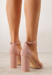 Renee - Jasnoróżowe Sandały Vices na Słupku z Wkładką ze Skóry Naturalnej Avelhira. Okazja: na studniówkę, na ślub cywilny, na wesele. Zapięcie: sprzączka. Kolor: różowy. Materiał: skóra. Obcas: na słupku #3