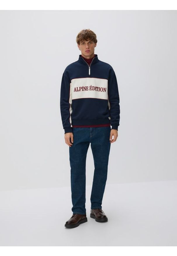 Reserved - Bawełniana bluza ze stójką - granatowy. Typ kołnierza: kołnierzyk stójkowy. Kolor: niebieski. Materiał: bawełna