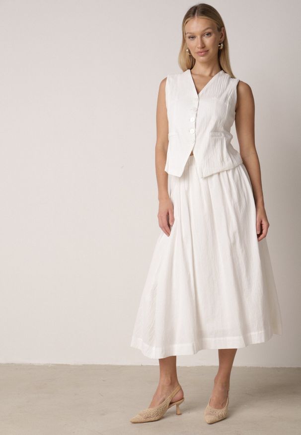 Born2be - Biały Bawełniany Komplet Rozkloszowana Spódnica i Kamizelka Moveina. Kolor: biały. Materiał: bawełna. Wzór: ażurowy