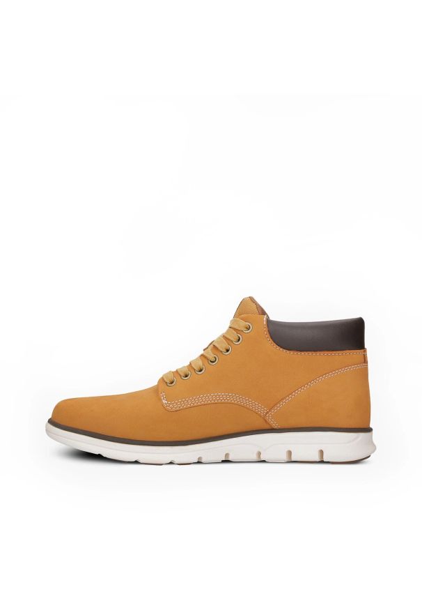 Timberland - TIMBERLAND Bradstreet Chukka Leather Trzewiki męskie. Okazja: na co dzień. Zapięcie: sznurówki. Kolor: brązowy. Materiał: skóra. Szerokość cholewki: normalna. Styl: casual, klasyczny, elegancki